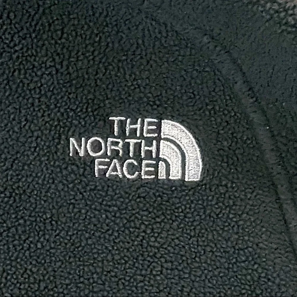 The North Face Fleece Jacket with Full Front Zipper. Black XS. - Picture 5 of 7